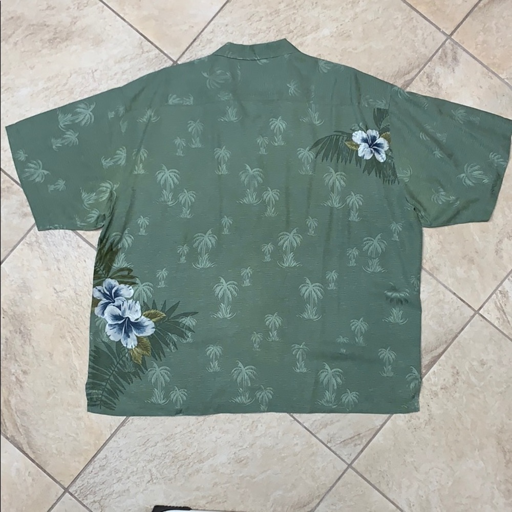 Tommy Bahama Button Up the Front XXL -100% Silk